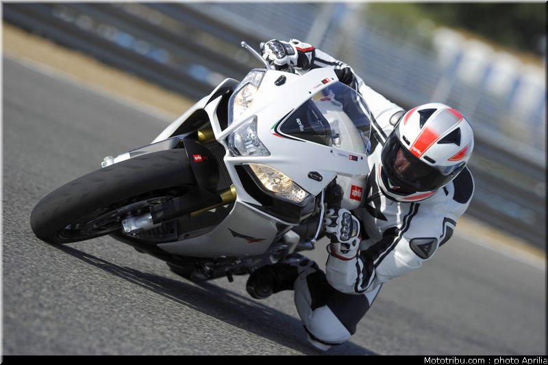 aprilia_rsv4r_aprc_2011_013