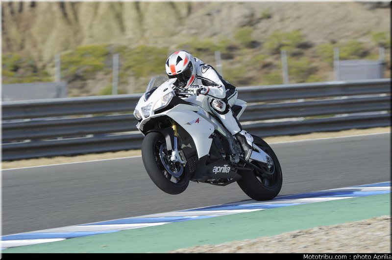 aprilia_rsv4r_aprc_2011_016