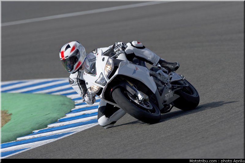 aprilia_rsv4r_aprc_2011_017