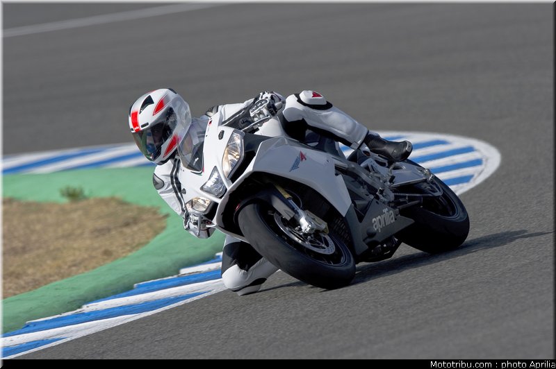 aprilia_rsv4r_aprc_2011_018