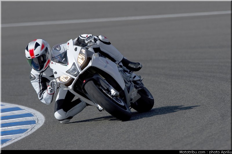 aprilia_rsv4r_aprc_2011_019