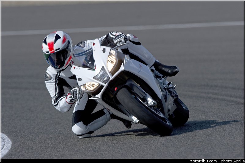aprilia_rsv4r_aprc_2011_020