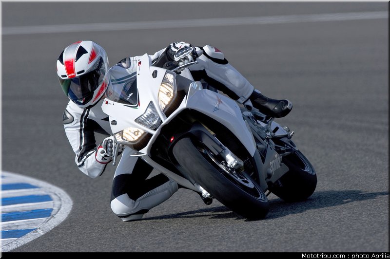 aprilia_rsv4r_aprc_2011_021