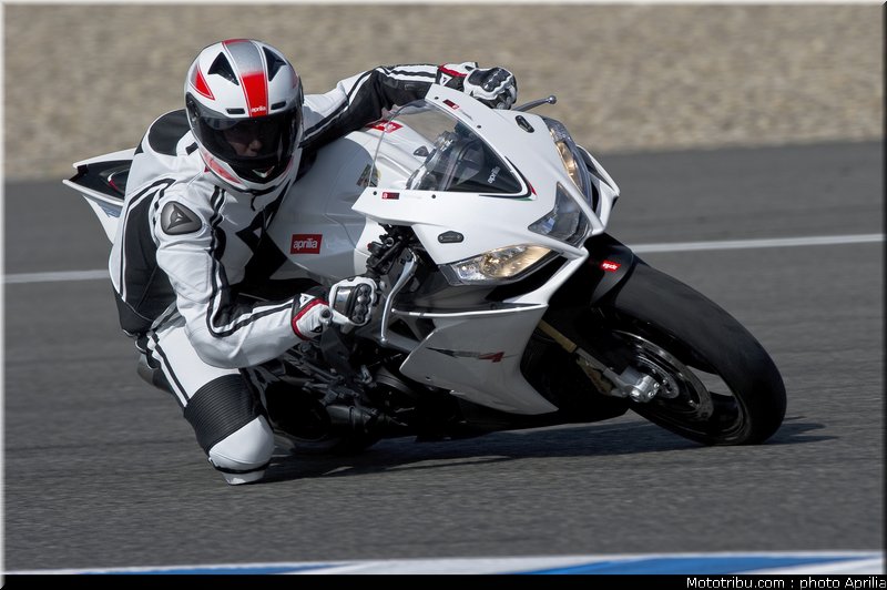 aprilia_rsv4r_aprc_2011_022