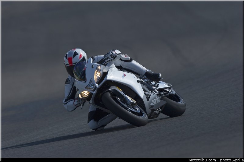 aprilia_rsv4r_aprc_2011_024