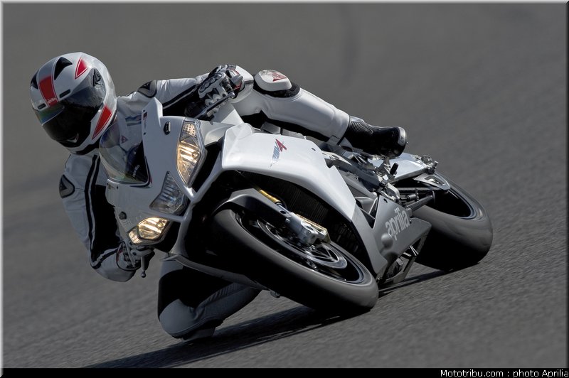 aprilia_rsv4r_aprc_2011_025