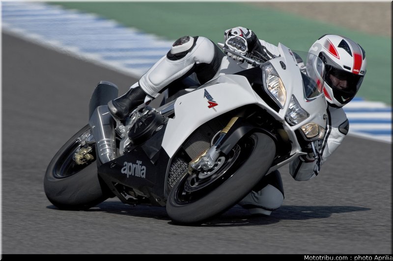 aprilia_rsv4r_aprc_2011_026