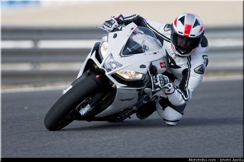 aprilia_rsv4r_aprc_2011_027