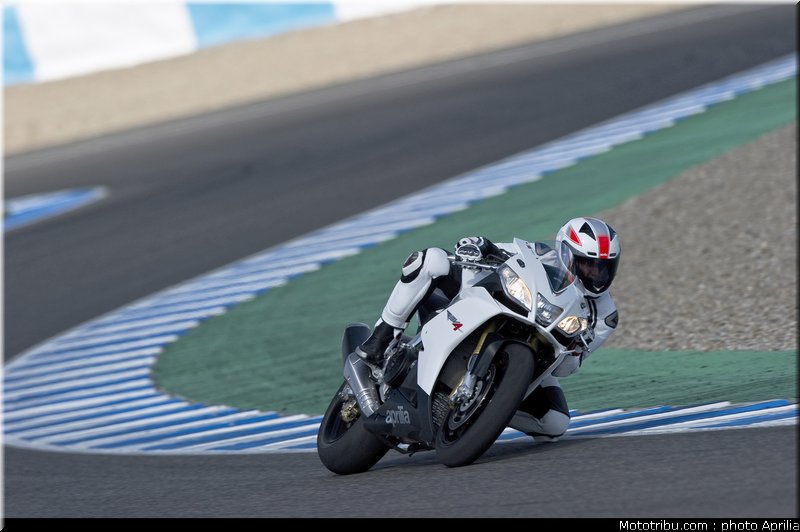 aprilia_rsv4r_aprc_2011_028