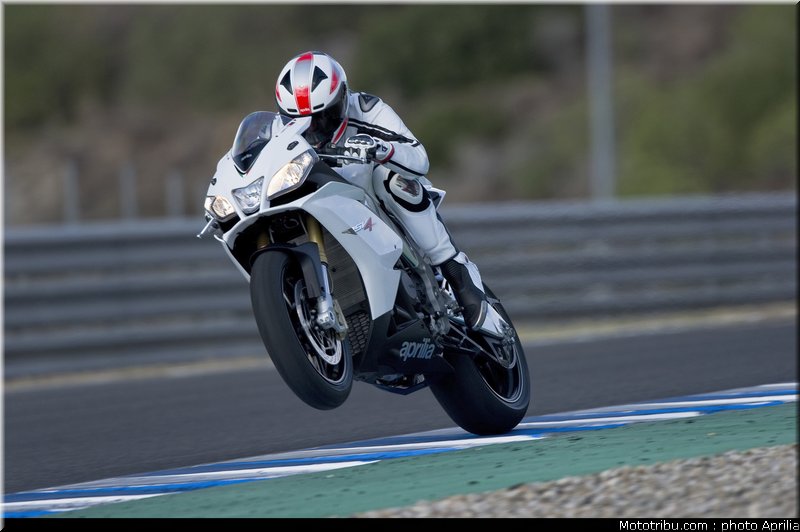 aprilia_rsv4r_aprc_2011_029