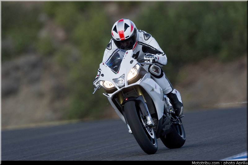 aprilia_rsv4r_aprc_2011_030