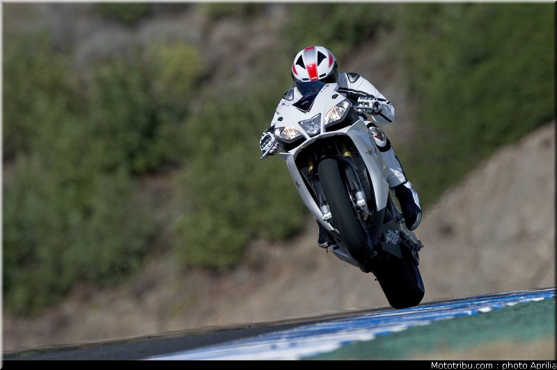 aprilia_rsv4r_aprc_2011_032