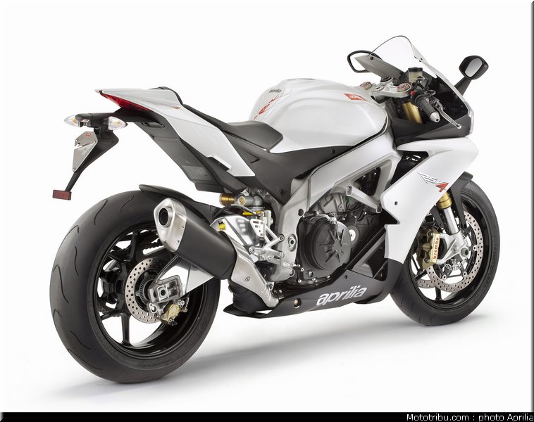 aprilia_rsv4r_aprc_2011_036