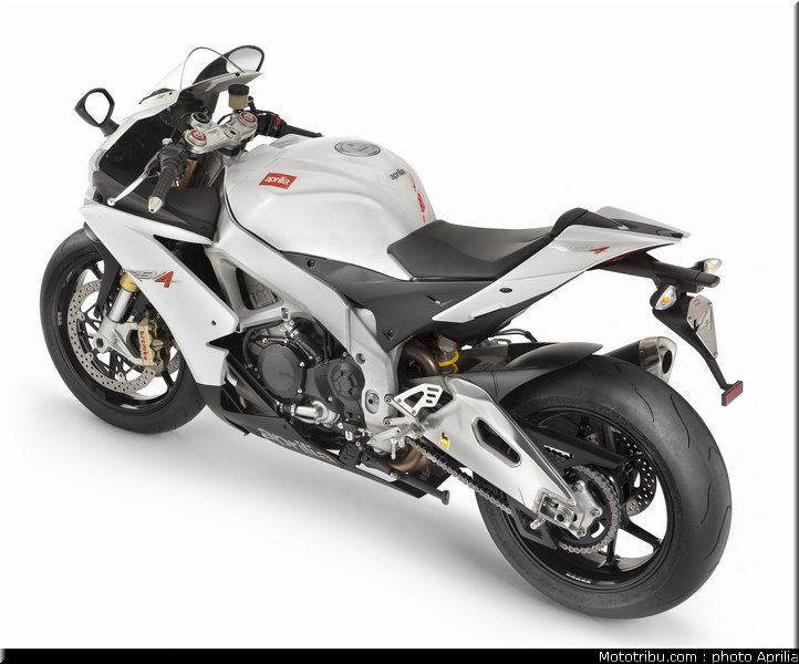 aprilia_rsv4r_aprc_2011_037