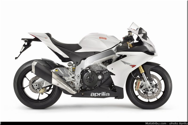 aprilia_rsv4r_aprc_2011_038