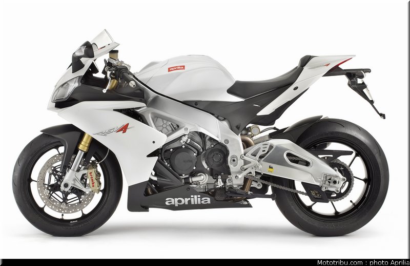 aprilia_rsv4r_aprc_2011_040