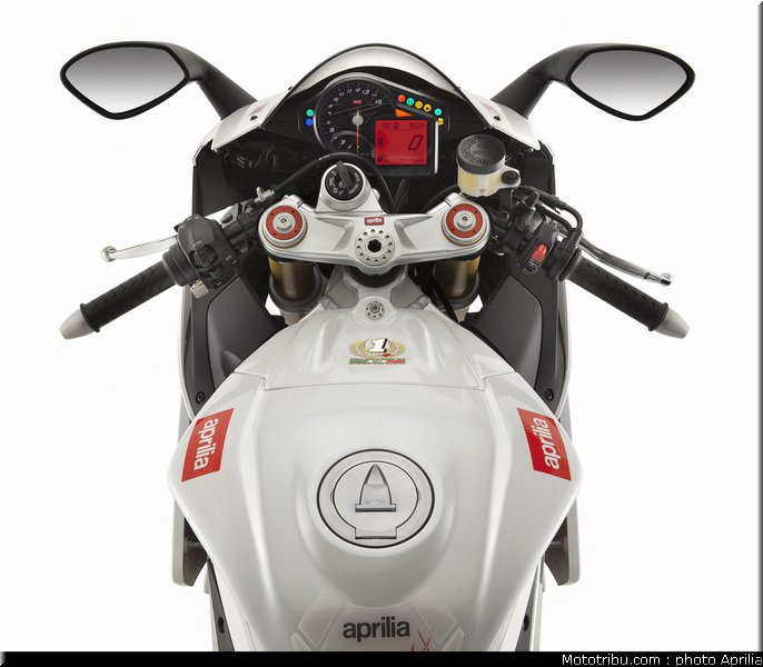 aprilia_rsv4r_aprc_2011_043