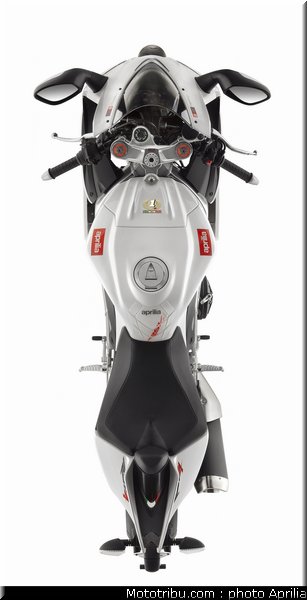 aprilia_rsv4r_aprc_2011_045