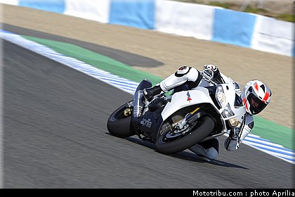 aprilia_rsv4r_aprc_2011_006.jpg