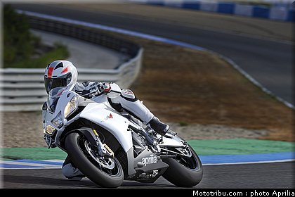 aprilia_rsv4r_aprc_2011_012.jpg