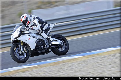 aprilia_rsv4r_aprc_2011_014.jpg