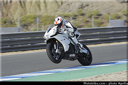 aprilia_rsv4r_aprc_2011_016.jpg