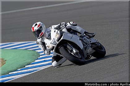 aprilia_rsv4r_aprc_2011_017.jpg