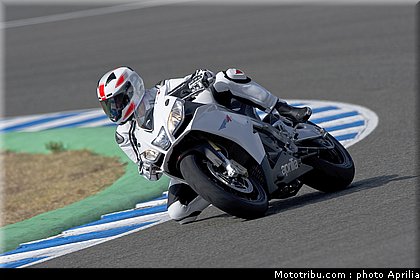 aprilia_rsv4r_aprc_2011_018.jpg
