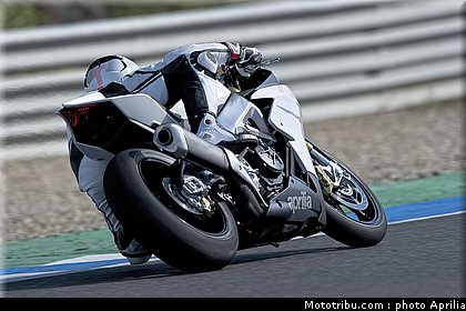 aprilia_rsv4r_aprc_2011_023.jpg