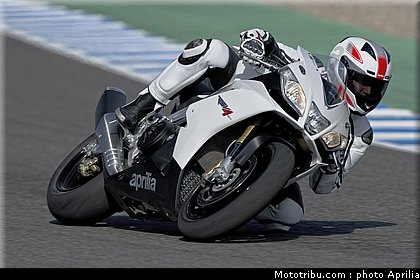 aprilia_rsv4r_aprc_2011_026.jpg