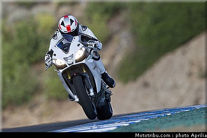 aprilia_rsv4r_aprc_2011_031.jpg