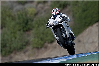 aprilia_rsv4r_aprc_2011_032.jpg