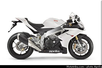 aprilia_rsv4r_aprc_2011_038.jpg