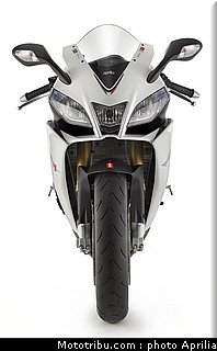 aprilia_rsv4r_aprc_2011_039.jpg