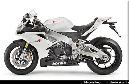 aprilia_rsv4r_aprc_2011_040.jpg