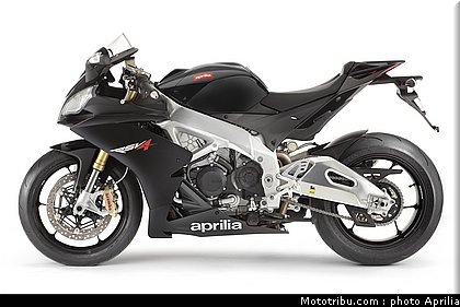 aprilia_rsv4r_aprc_2011_041.jpg