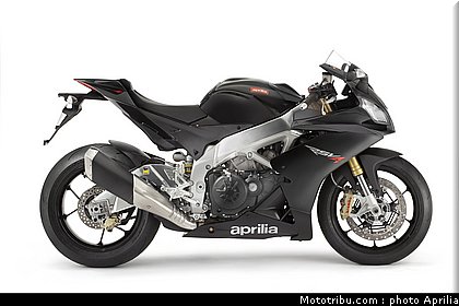 aprilia_rsv4r_aprc_2011_042.jpg