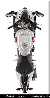 aprilia_rsv4r_aprc_2011_045.jpg