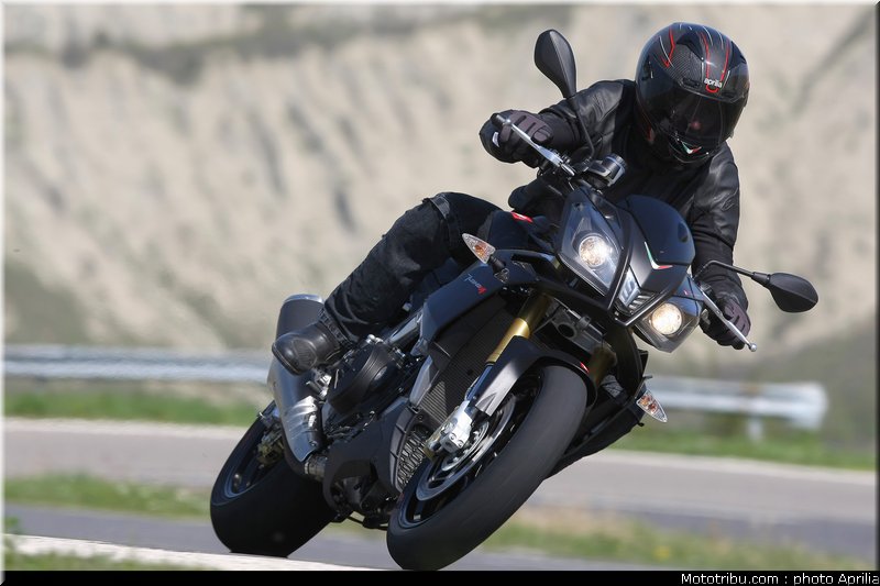 aprilia_v4_tuono_2011_0004