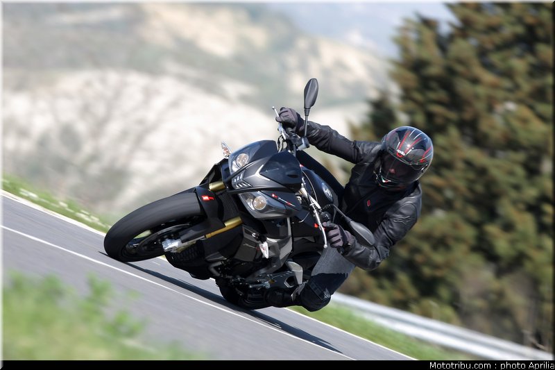 aprilia_v4_tuono_2011_0005