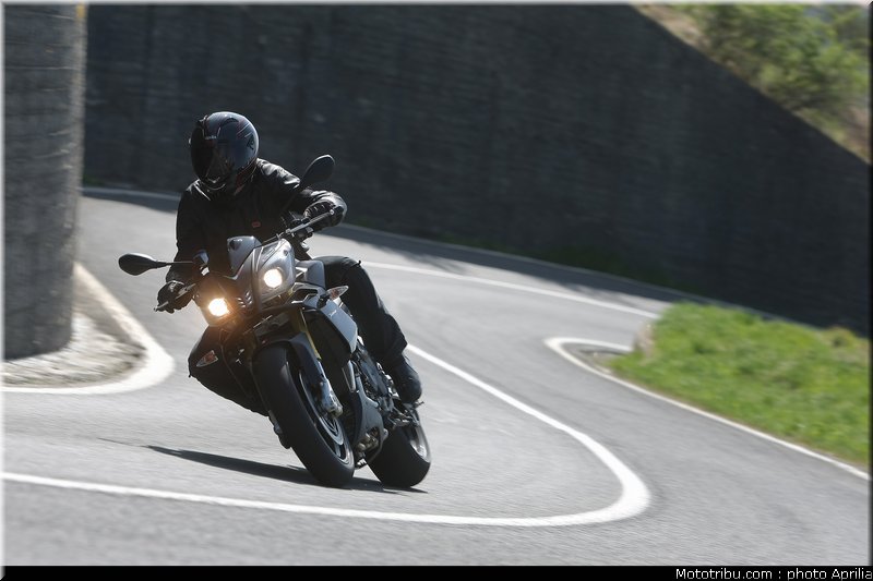aprilia_v4_tuono_2011_0007