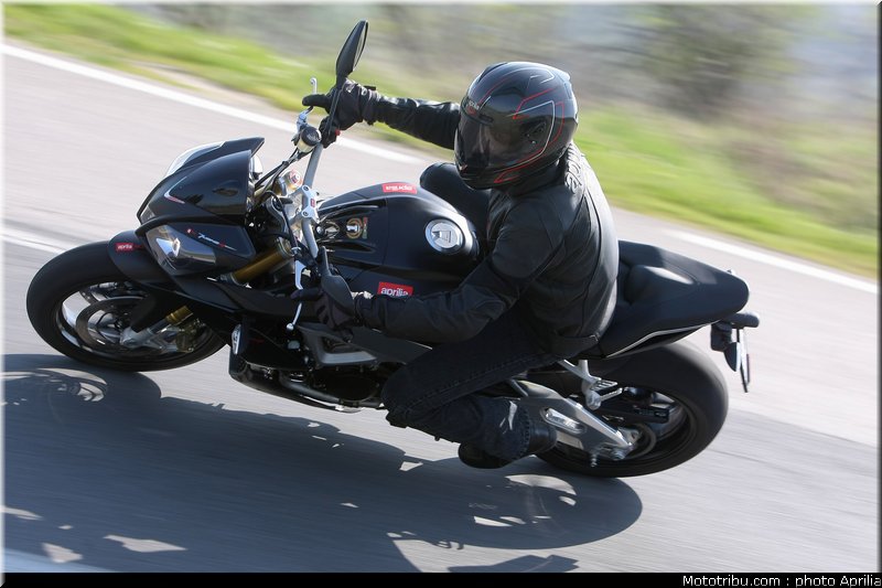 aprilia_v4_tuono_2011_0010