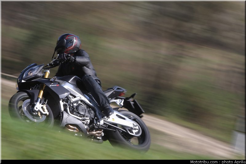aprilia_v4_tuono_2011_0013