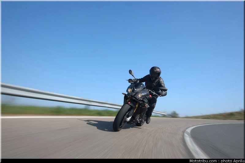 aprilia_v4_tuono_2011_0015