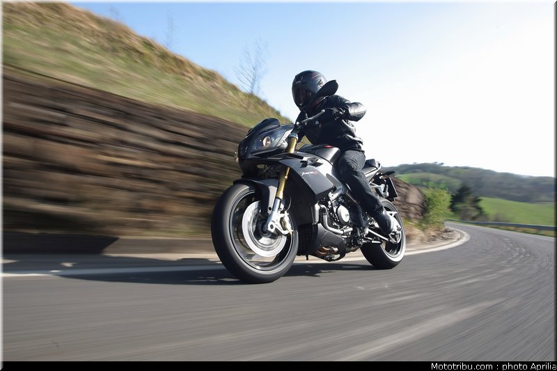 aprilia_v4_tuono_2011_0016