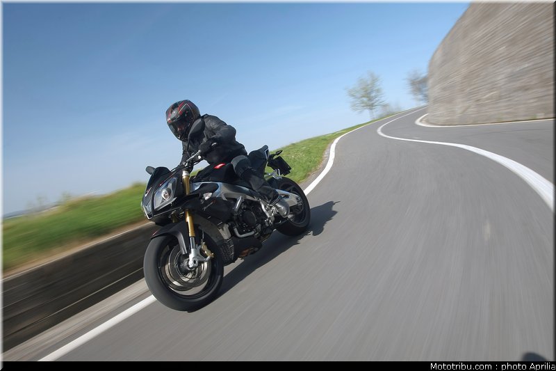 aprilia_v4_tuono_2011_0017