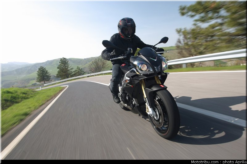 aprilia_v4_tuono_2011_0018