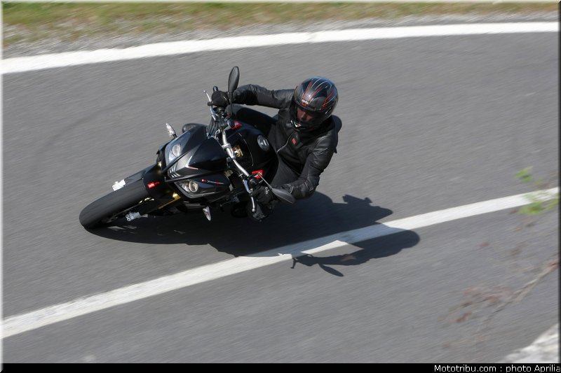aprilia_v4_tuono_2011_0021