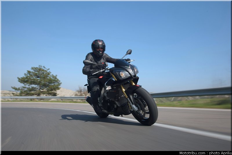 aprilia_v4_tuono_2011_0022