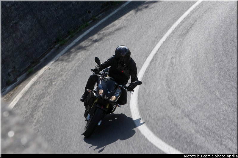 aprilia_v4_tuono_2011_0023
